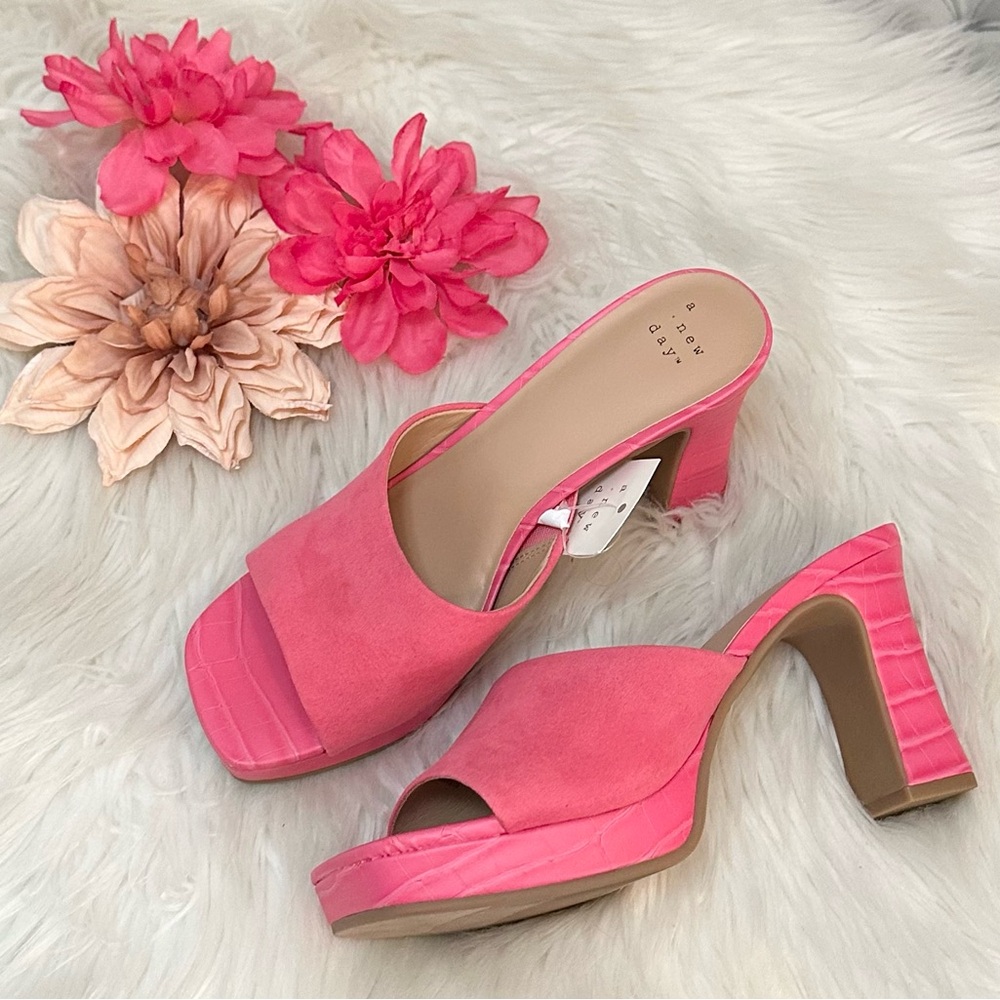 Pink Micro Suede Women's Slip On Platform Block Heels Sz 7.5 NEW!